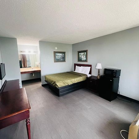 Blisspoint Inn Wabash Bagian luar foto