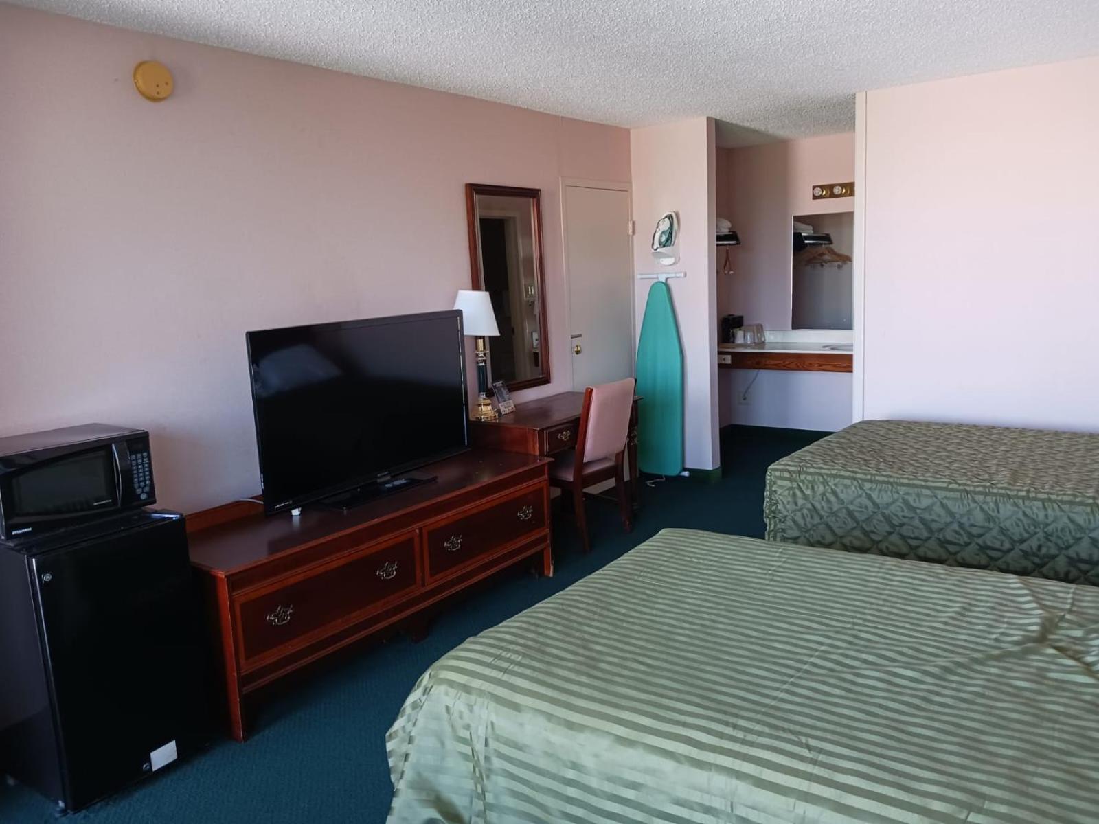 Blisspoint Inn Wabash Bagian luar foto